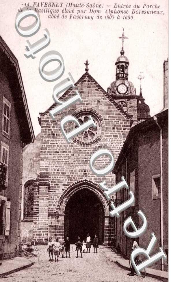 Entrée du Porche de la Basilique