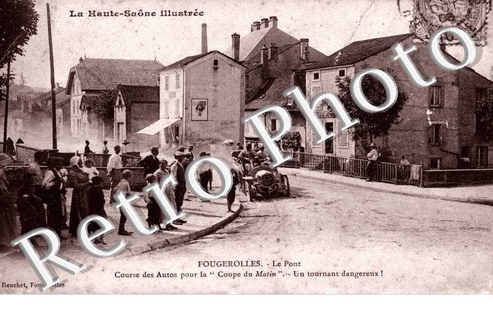 course des autos pour la "Coupe du Matin" - un tournant dangereux!