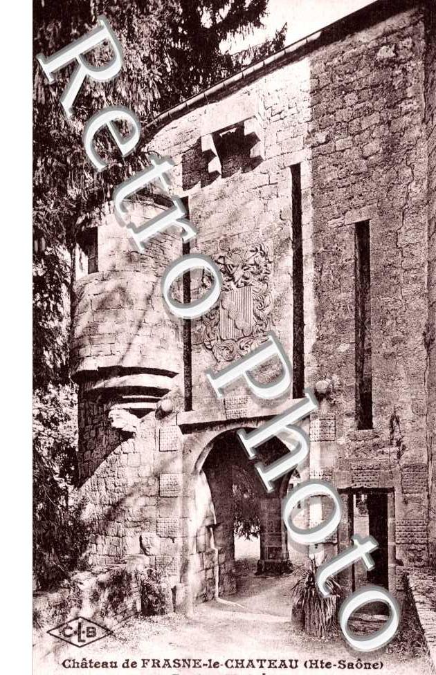 chateau de Frasne, porte d'entree