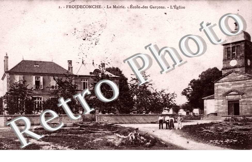 la mairie, ecole des garcons, l'eglise