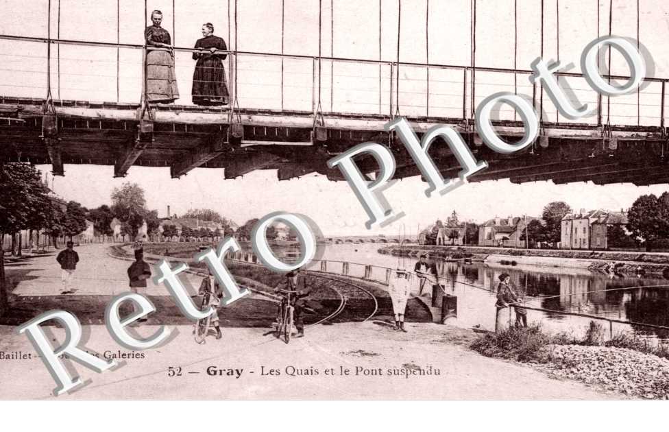 Quais et pont suspendu