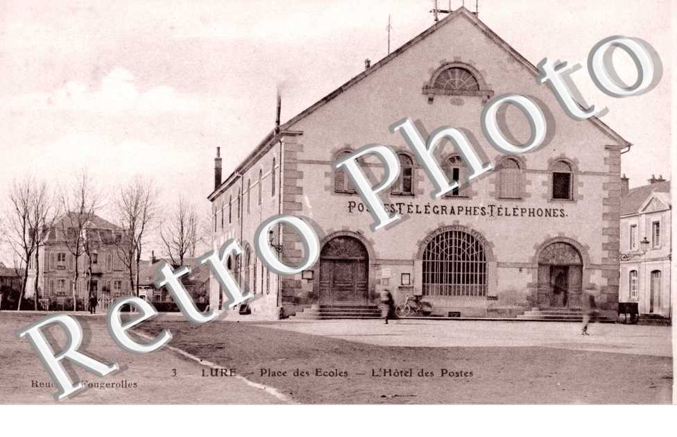 Place des Ecoles - hotel des postes