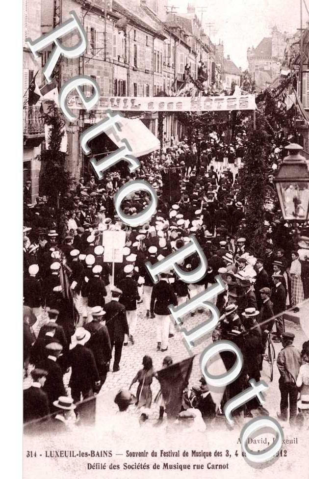 Defile rue CARNOT - Souvenir du Festival de Musique des  3, 4, et 5 Aout 1912