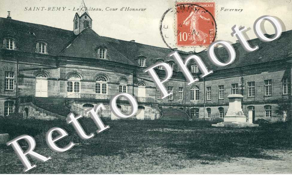 Le Chateau - Cour d'Honneur