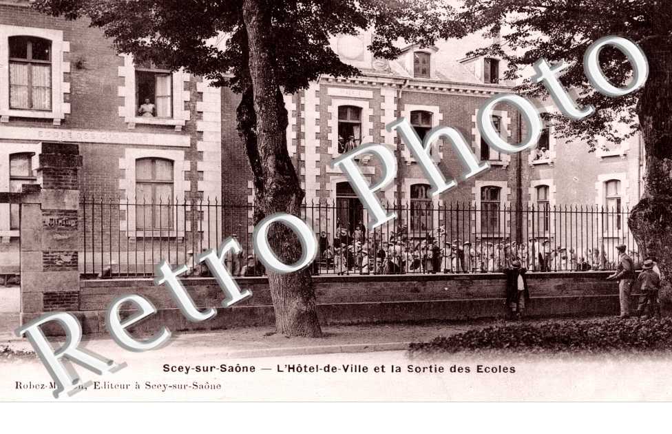 l'hotel de ville et les sorties des ecoles