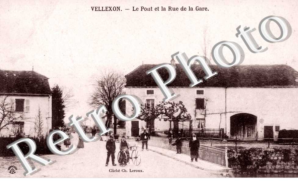 Le pont et la rue de la gare