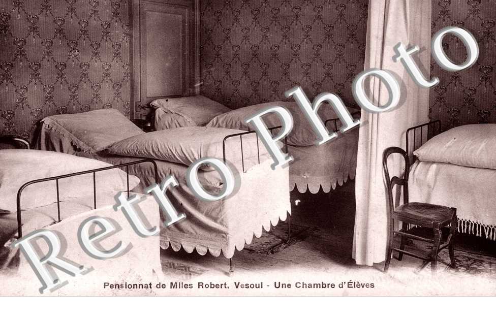 Pensionnat de Mlles Robert - une chambre d'eleves