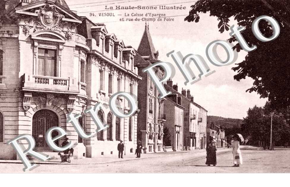 la Caisse d'Epargne  et rue champ de foire