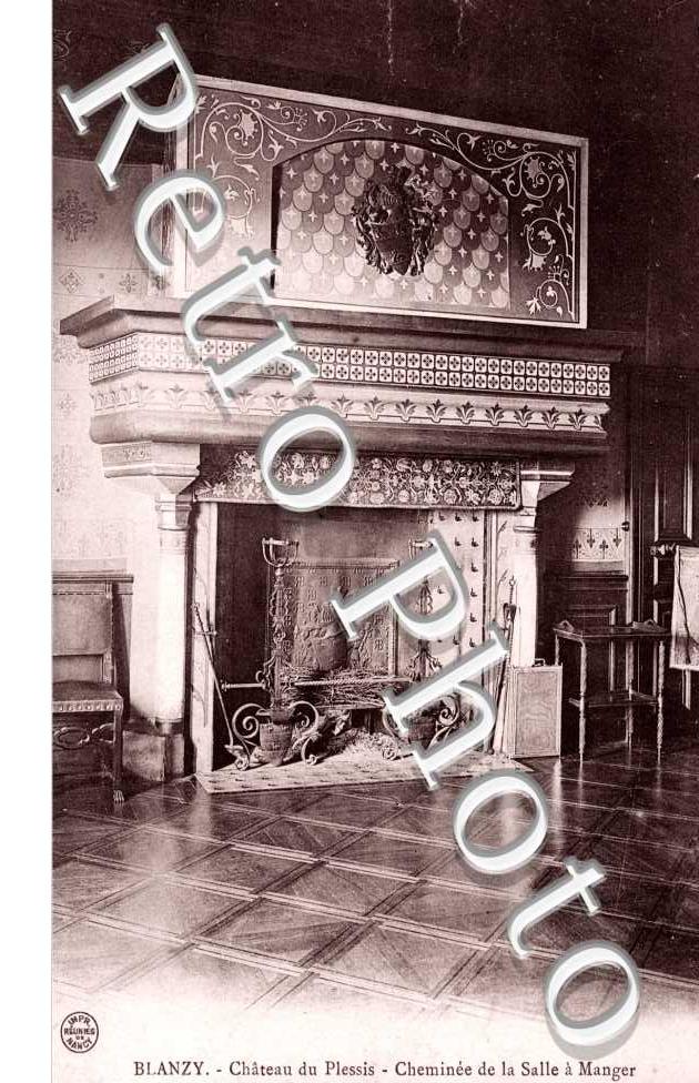 Chateau de Plessis, cheminee de la sallle a manger