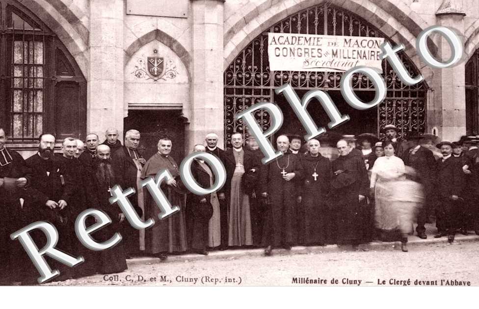 Millenaire de Cluny - Le Clerge devant l'Abbaye