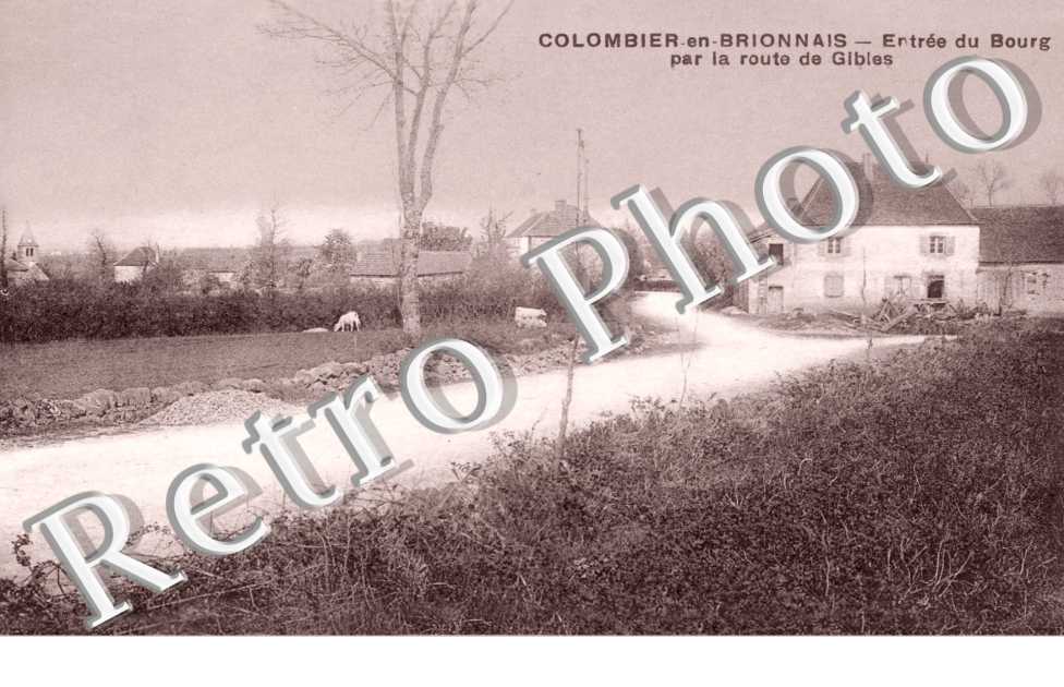 Entree du Bourg par la Route de Gibles