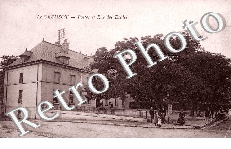 Postes et rue des ecoles