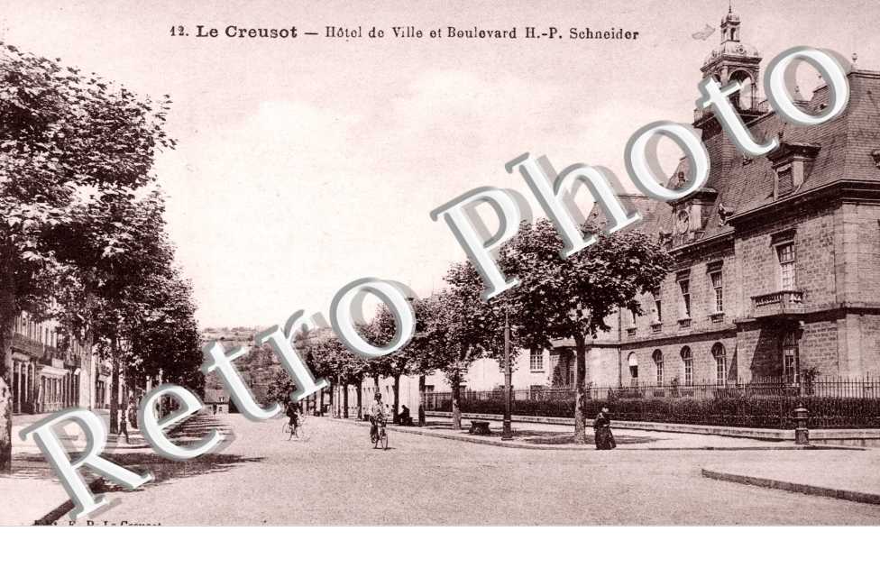 Hotel de Ville et boulevard H.P. Schneider
