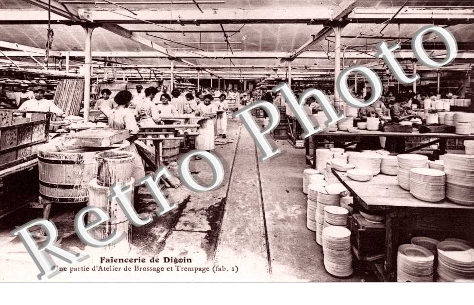Faiencerie - atelier de brossage et trempage