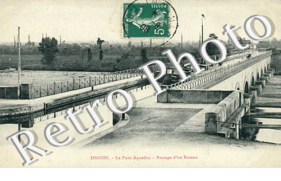 Le pont Aqueduc - passage d'un bateau
