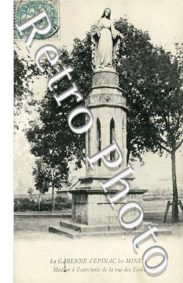 Madone a l'extemite de la rue des Ecoles