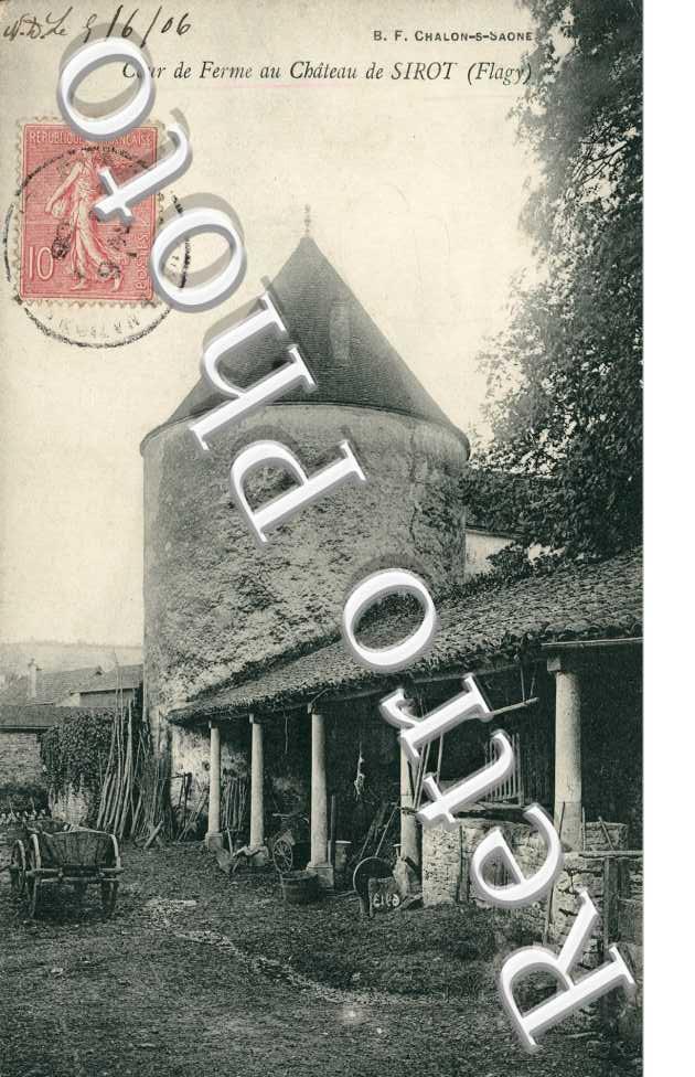 Cour de Ferme au Chateau de Sirot