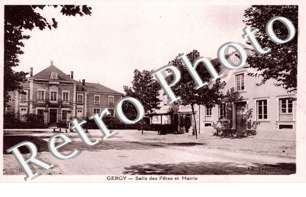 Salle des fetes et mairie