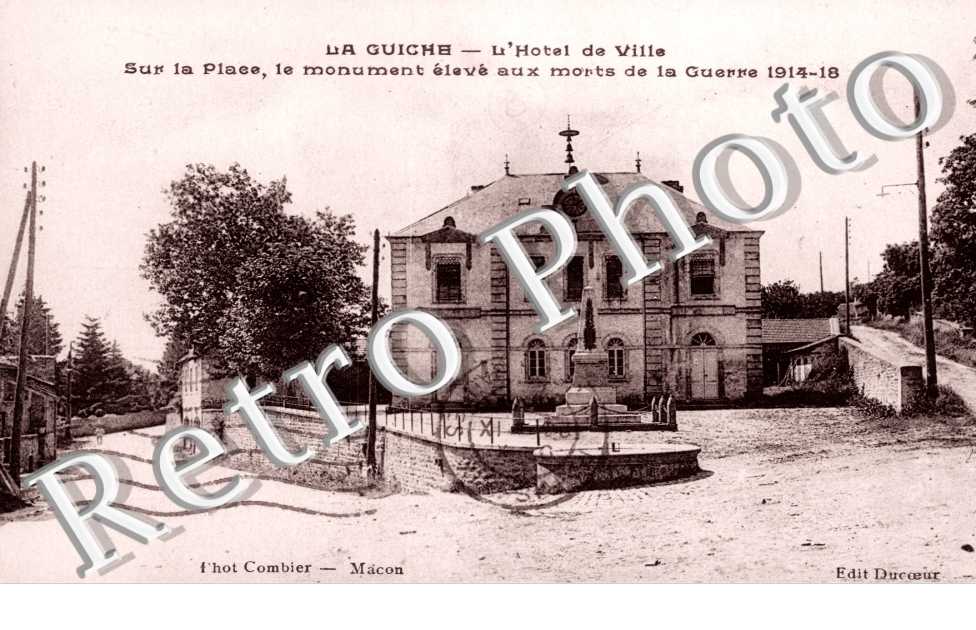 l'Hotel de Ville, le Monument eleve aux morts de la Guerre 1914-1918