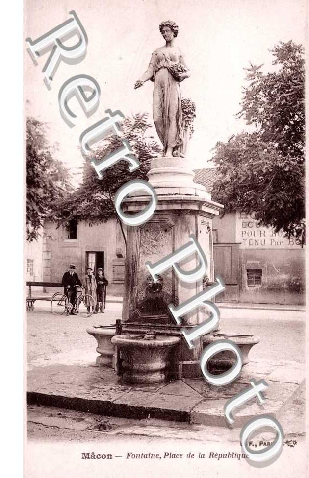 Fontaine, Place de la Republique
