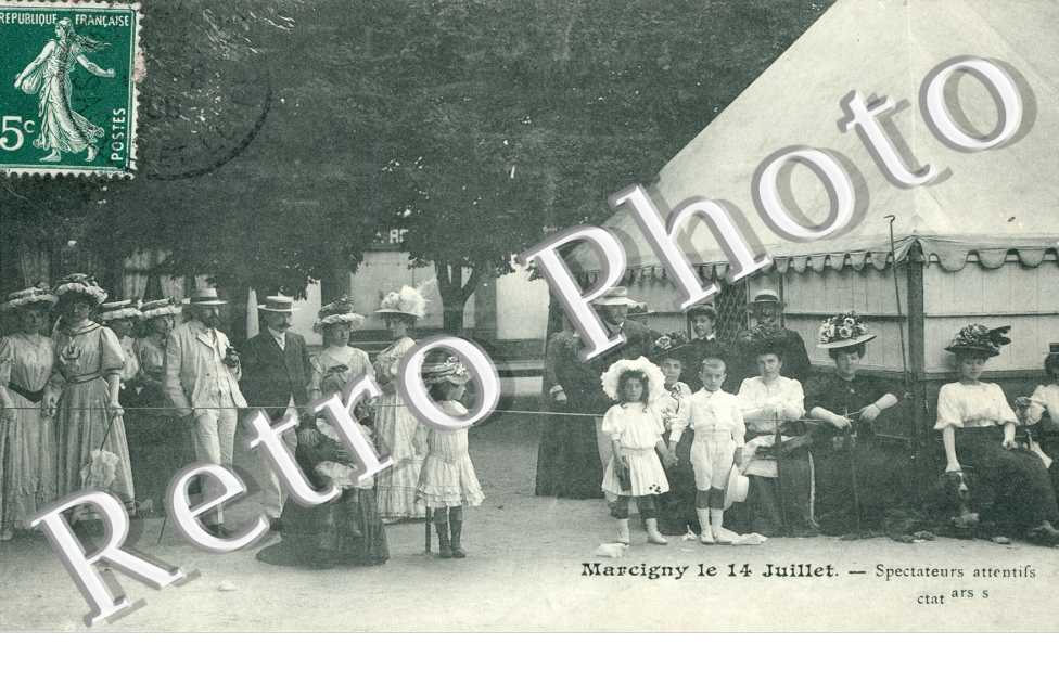 14 Juillet - spectateurs attentifs