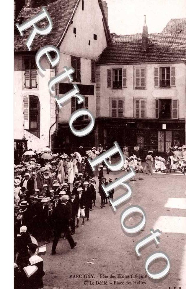 Fete des Ecoles 18 juin 1905, le Defile Place des Halles