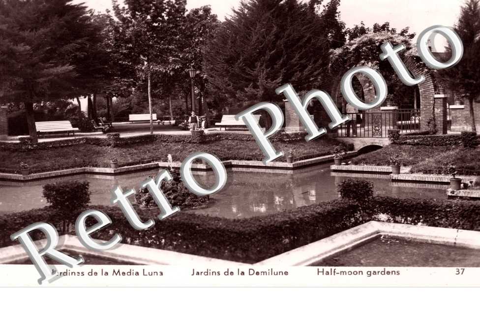 Jardines de la Media Luna. Jardins de la Demilune. Half-moon gardens