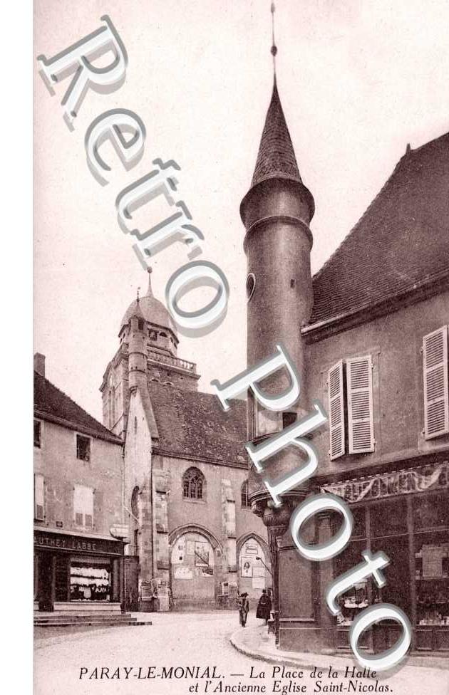 la place de la halle et l'ancienne eglise saint nicolas