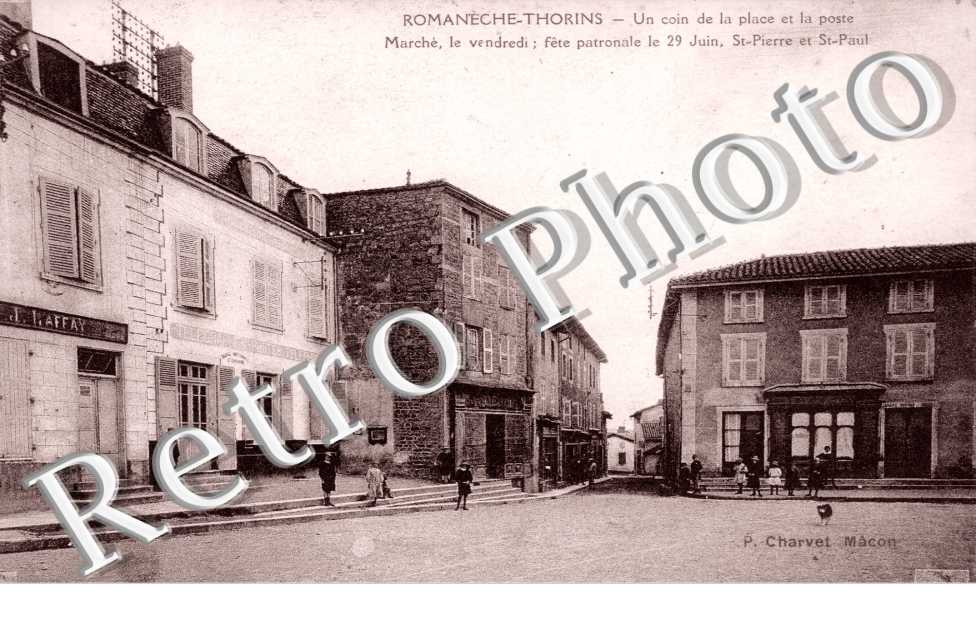 un coin de la place et la poste
