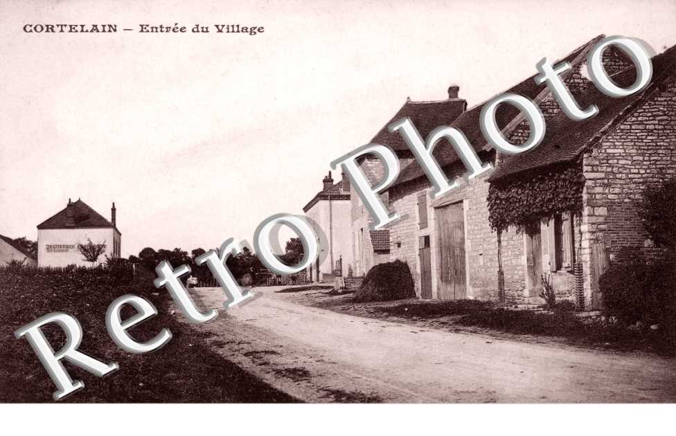 Entree du Village, Cortelain