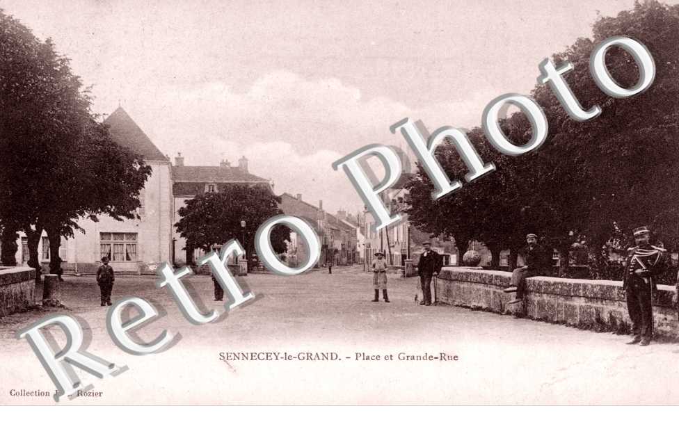 La place et grande rue