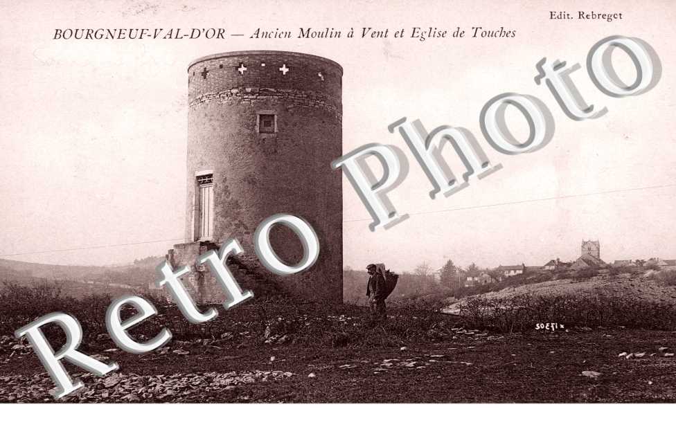 Bourgneuf Val d'Or  Ancien Moulin a Vent et l'Eglise de Touches
