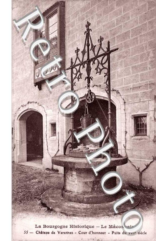 le Chateau - Cour d'Honneur - Le Puits