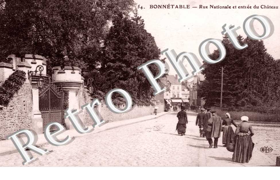 Rue Nationale et Entree du Chateau