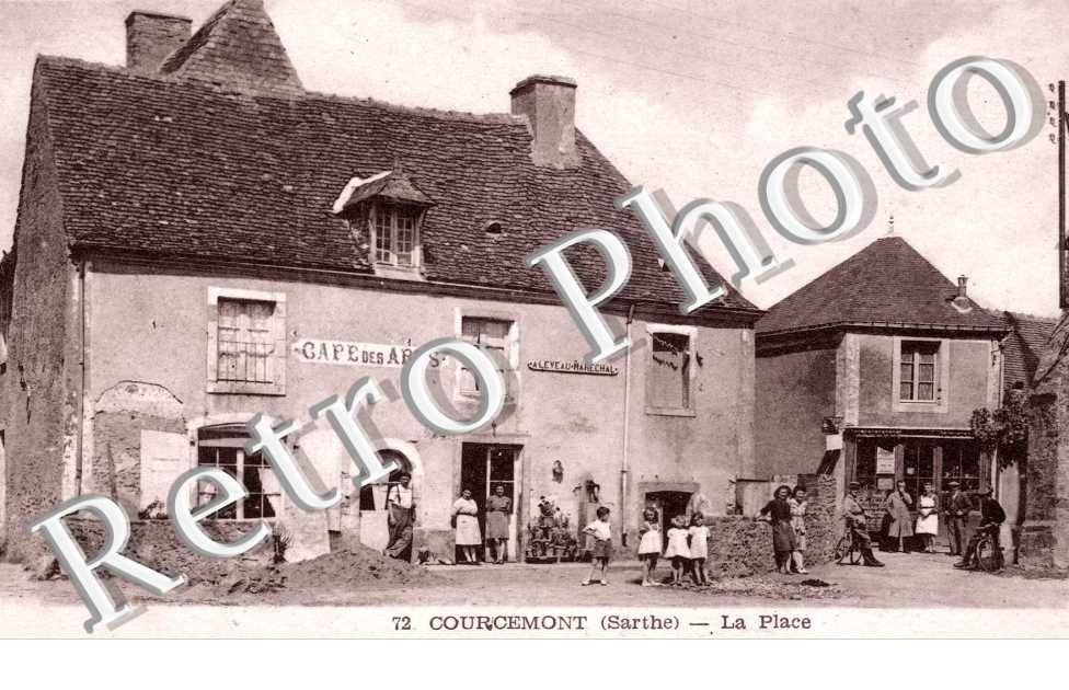 La place, café des Arts