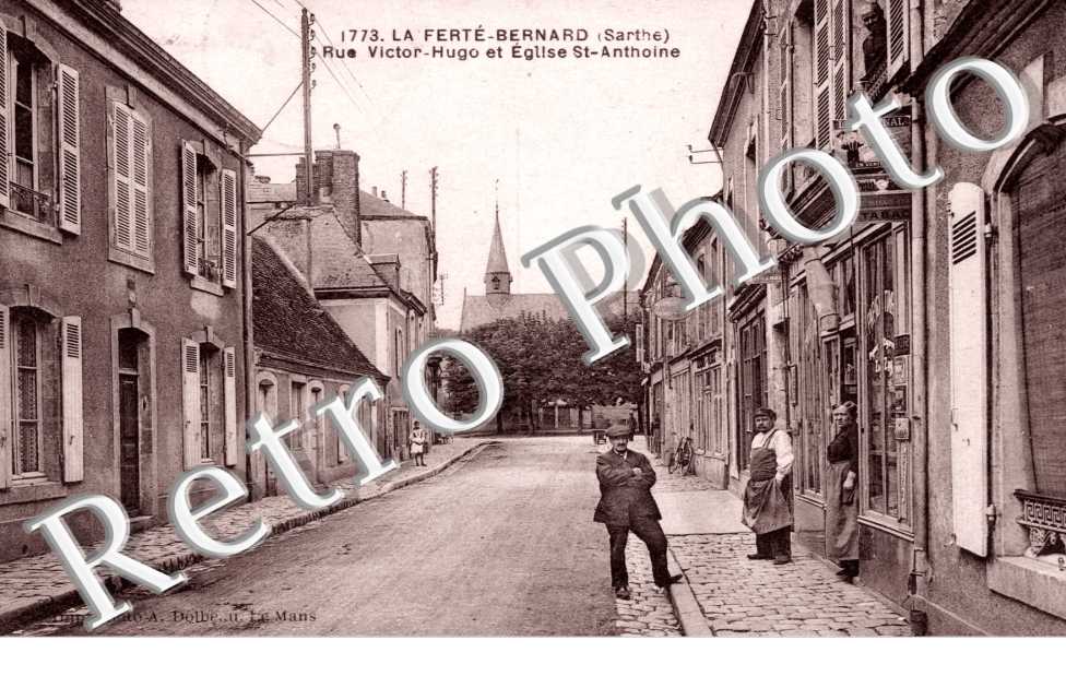 Rue Victor-Hugo et l'Eglise Saint-Antoine