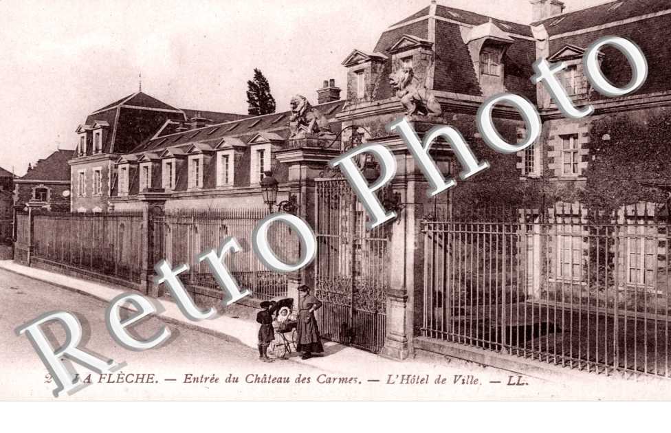 Entree du Chateau des Carmes, l'Hotel de Ville