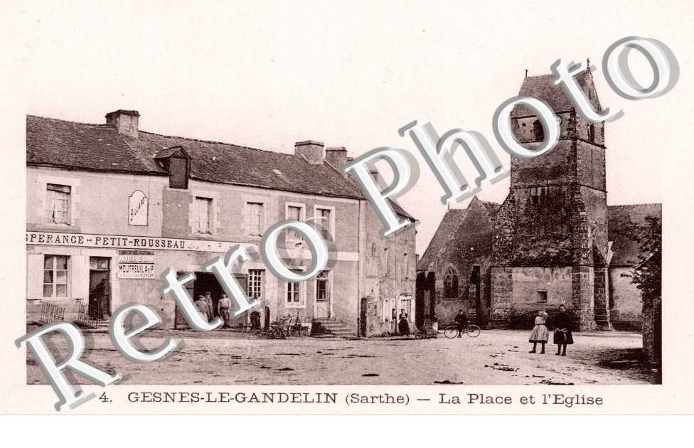la place et l'eglise