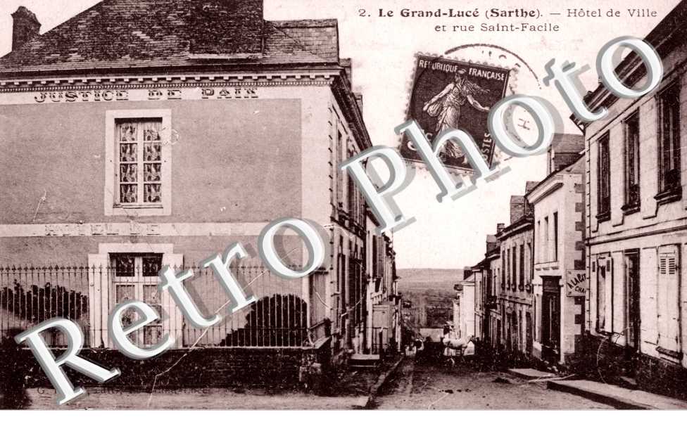 Hotel de Ville et Rue Saint-Facile