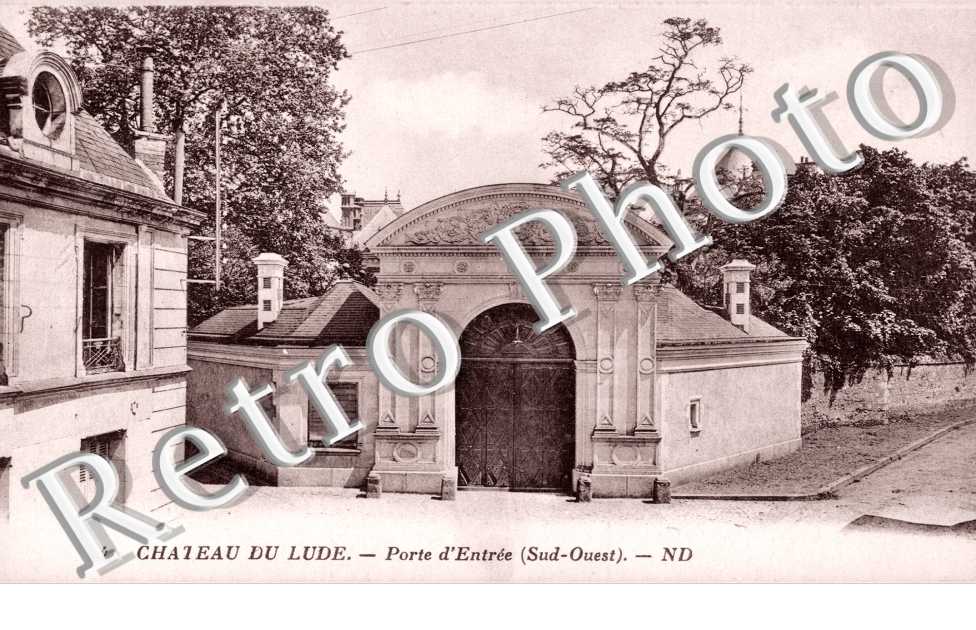 le Chateau - Porte d'Entree
