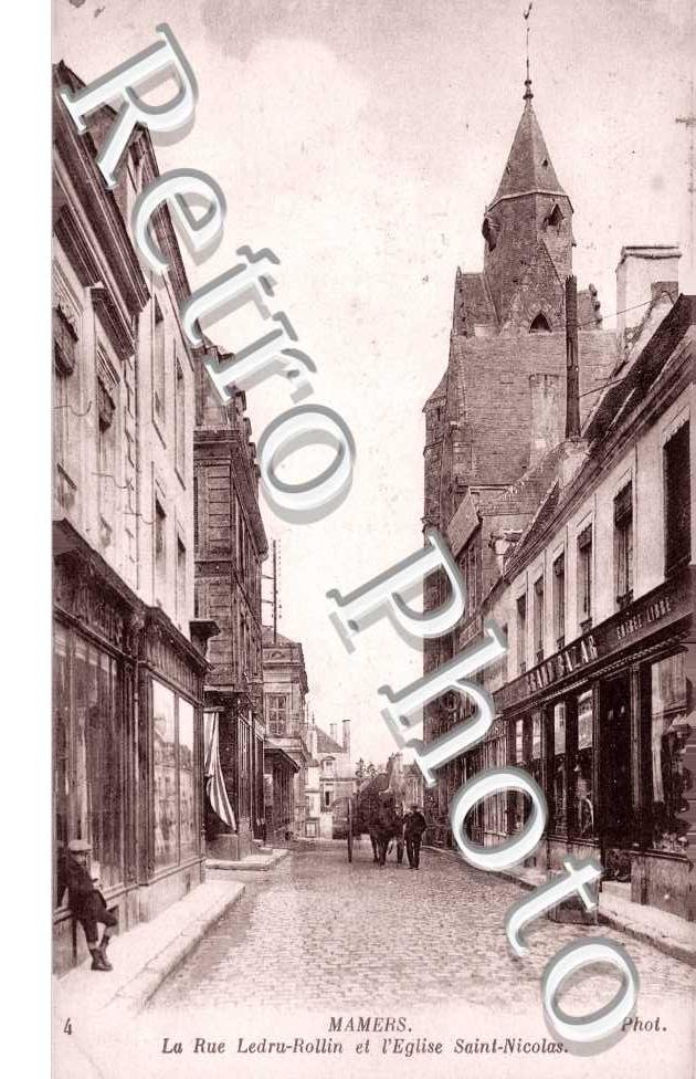 Rue Ledru-Rollin et l'eglise Saint Nicolas