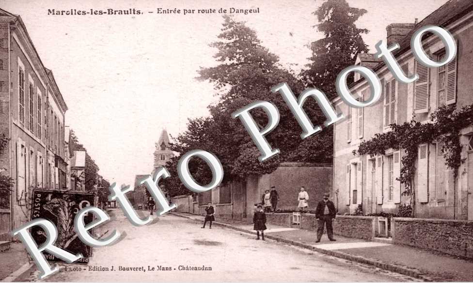 l'Entree par la Route de Dangeul