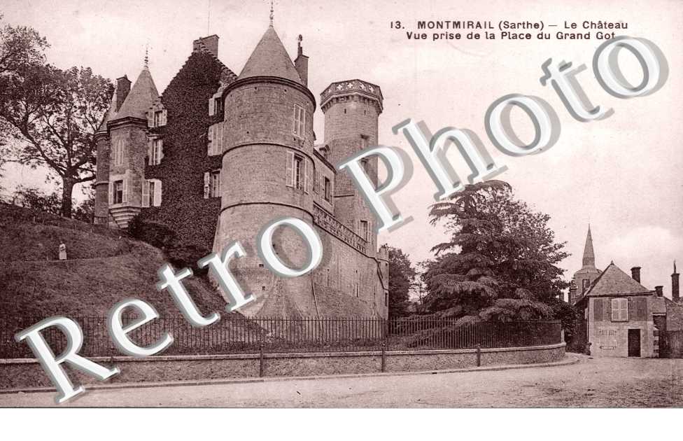 Le chateau - vue prise de la place du Grand Got