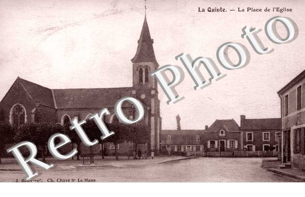 la place de l'église en 1923