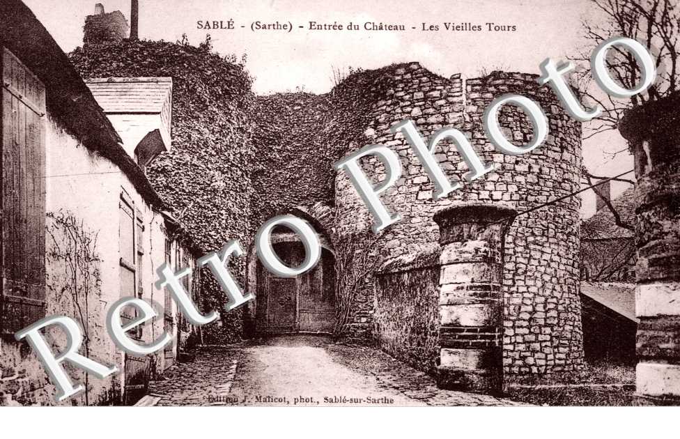 entree du Chateau - Vieilles Tours