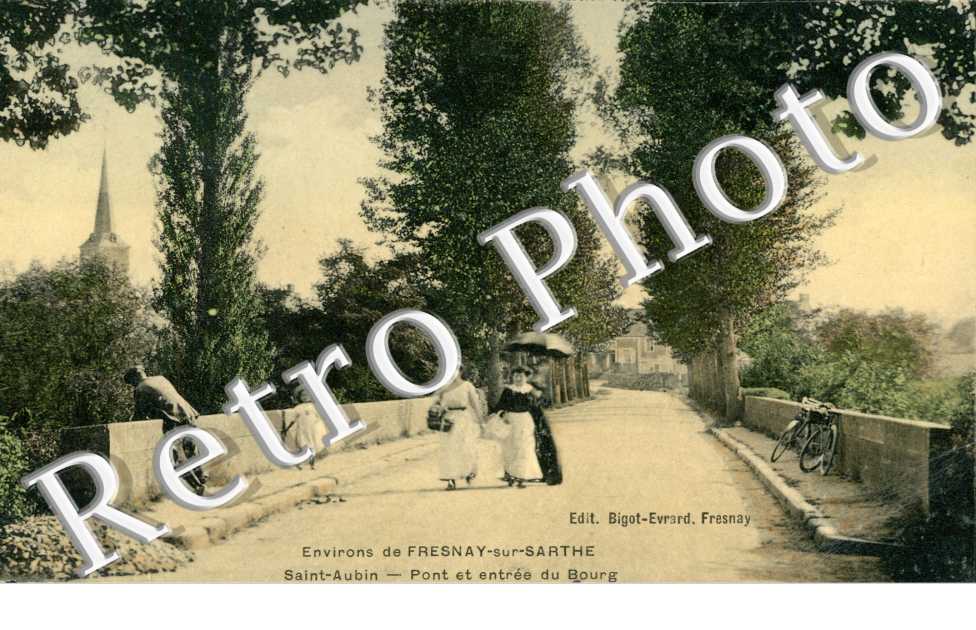 Pont et Entree du Bourg