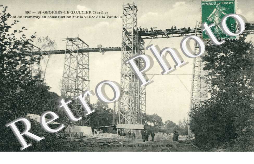 Pont du tramway en construction sur la vallée de la Vaudelle