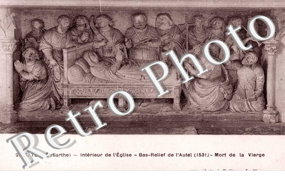 Interieur de l'Eglise  - bas relief de l'Autel