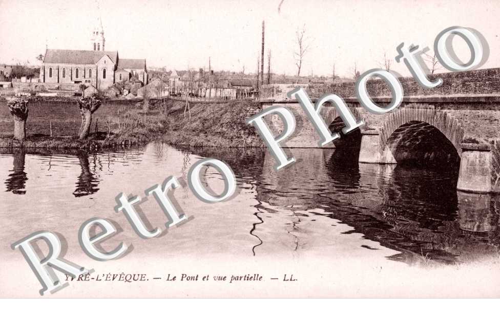 Le pont et vue partielle