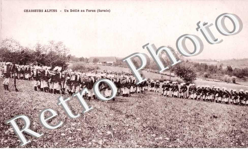 Chasseurs Alpins, un defile au Foron
